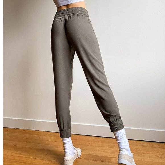 Aritzia Sunday Best Grenville Lightweight Joggers Small Green Rayon Twill Pants - Picture 2 of 6